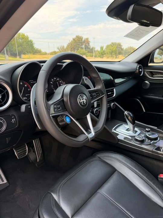 2019 Alfa Romeo Giulia - Image 7 of 15