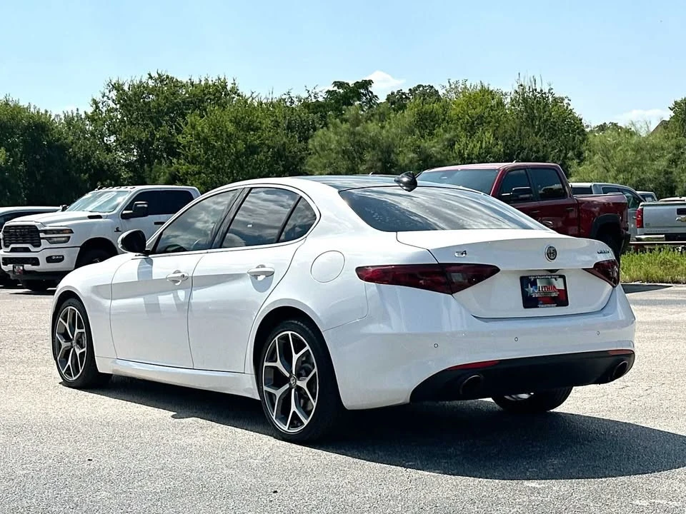 2019 Alfa Romeo Giulia - Image 13 of 20
