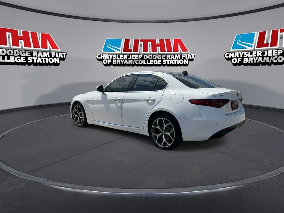 2019 Alfa Romeo Giulia - Image 6 of 20