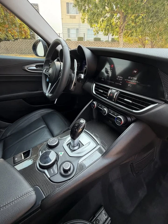 2019 Alfa Romeo Giulia - Image 13 of 15