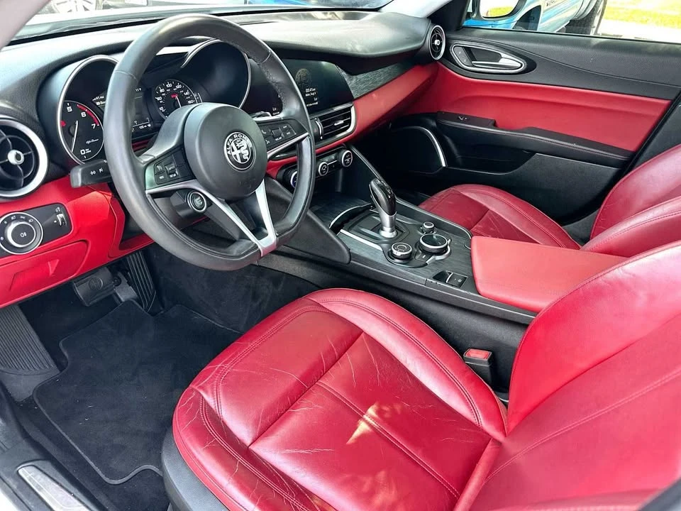 2019 Alfa Romeo Giulia - Image 18 of 20