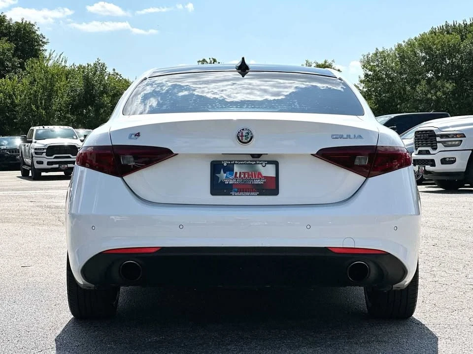 2019 Alfa Romeo Giulia - Image 14 of 20