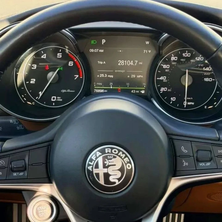 2019 Alfa Romeo Giulia - Image 13 of 19