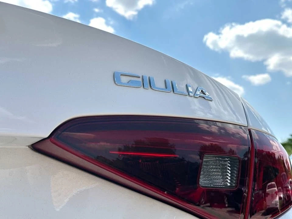 2019 Alfa Romeo Giulia - Image 15 of 20