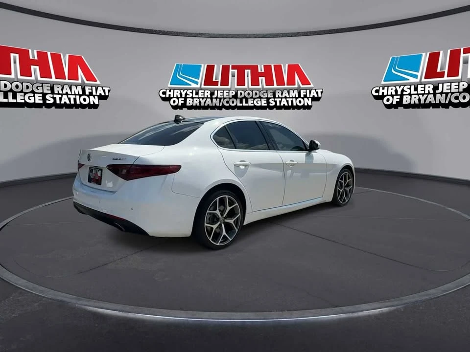 2019 Alfa Romeo Giulia - Image 8 of 20