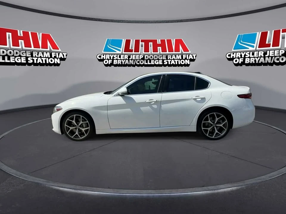 2019 Alfa Romeo Giulia - Image 5 of 20