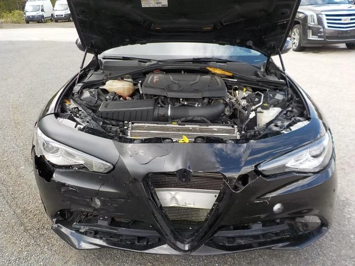 2019 Alfa Romeo Giulia - Image 14 of 15
