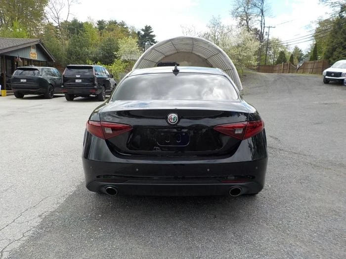 2019 Alfa Romeo Giulia - Image 5 of 15