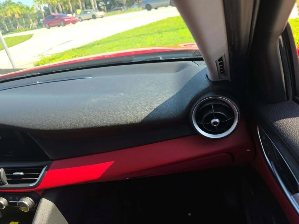 2019 Alfa Romeo Giulia - Image 10 of 17