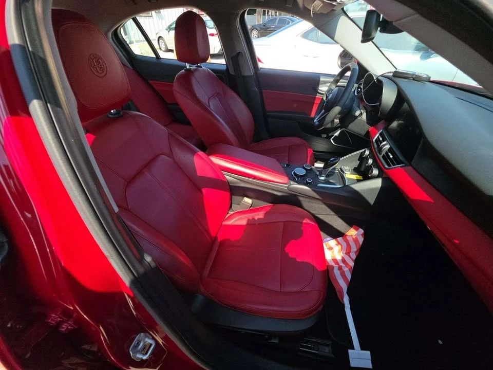 2019 Alfa Romeo Giulia - Image 11 of 17