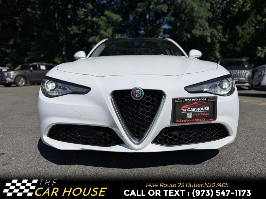 2019 Alfa Romeo Giulia - Image 11 of 19