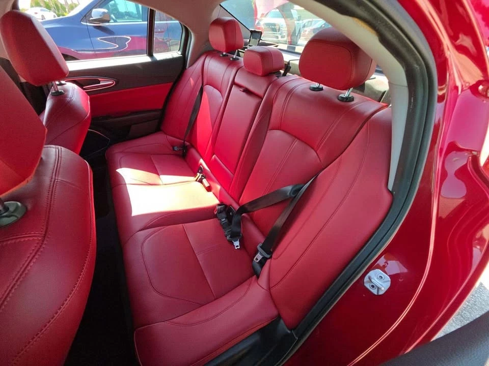 2019 Alfa Romeo Giulia - Image 12 of 17