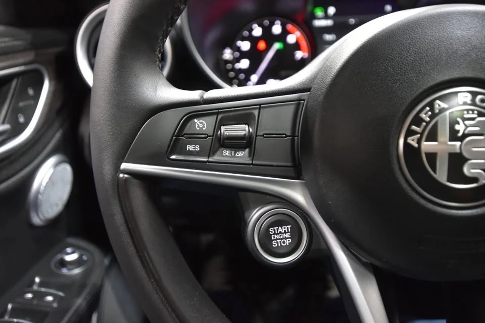 2019 Alfa Romeo Giulia - Image 17 of 20