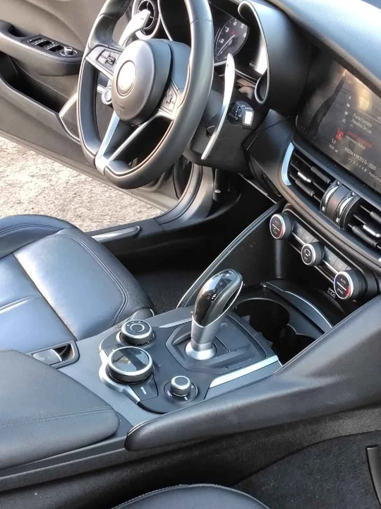 2019 Alfa Romeo Giulia - Image 8 of 20