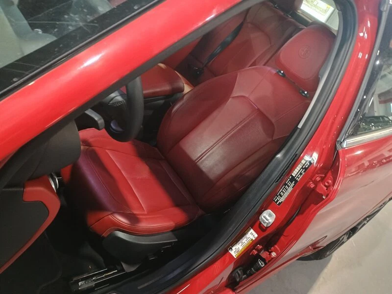 2019 Alfa Romeo Giulia - Image 15 of 20