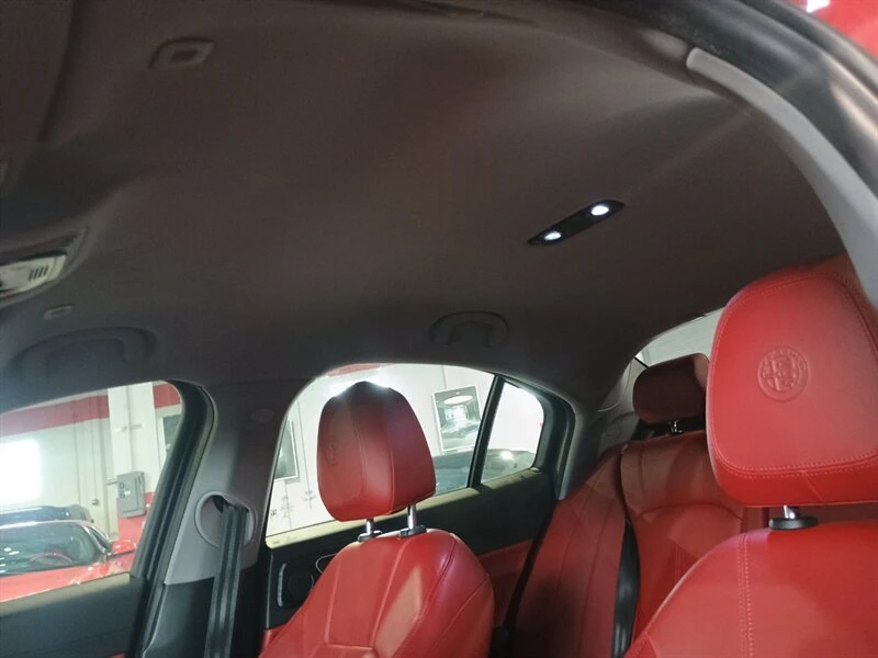 2019 Alfa Romeo Giulia - Image 16 of 20