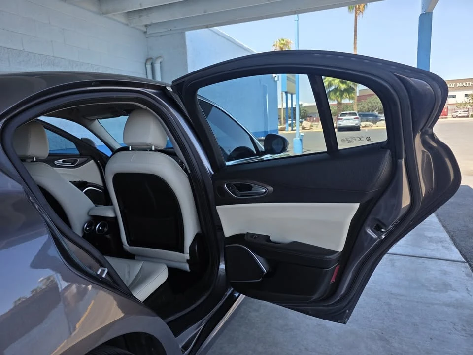 2019 Alfa Romeo Giulia - Image 17 of 18