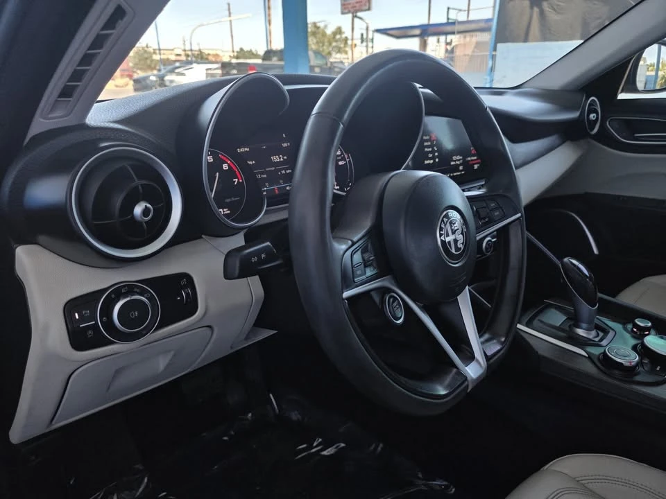 2019 Alfa Romeo Giulia - Image 11 of 18