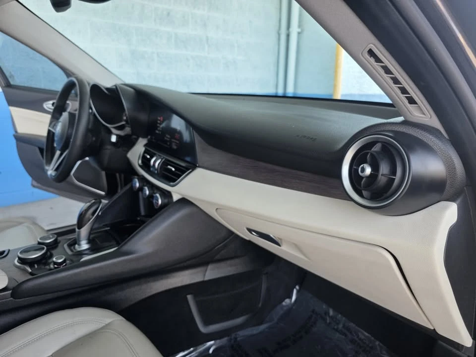 2019 Alfa Romeo Giulia - Image 16 of 18