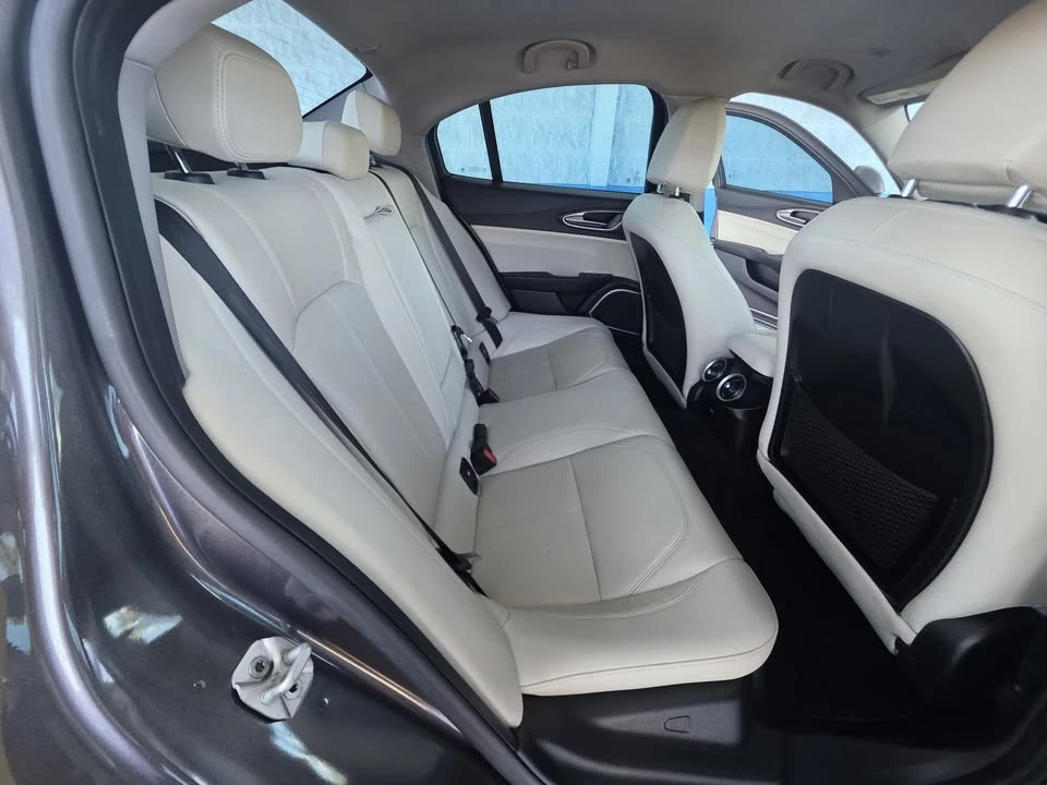 2019 Alfa Romeo Giulia - Image 18 of 18