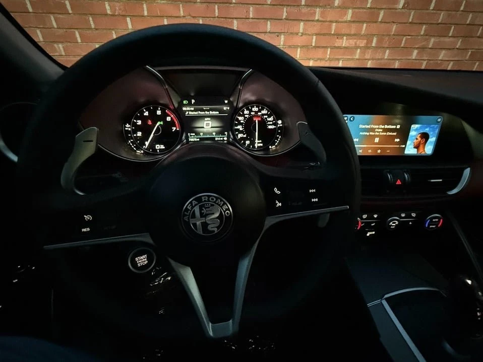 2019 Alfa Romeo Giulia - Image 16 of 20
