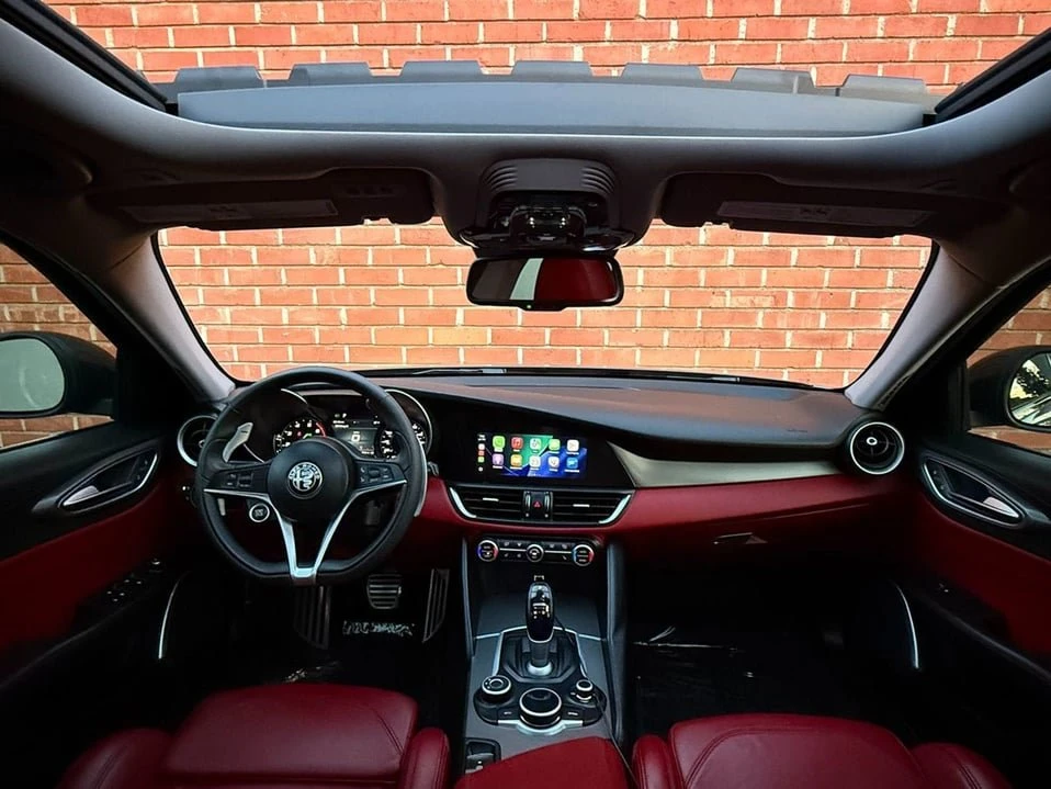 2019 Alfa Romeo Giulia - Image 10 of 20