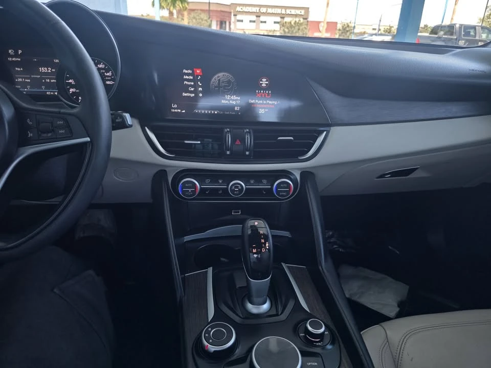 2019 Alfa Romeo Giulia - Image 13 of 18