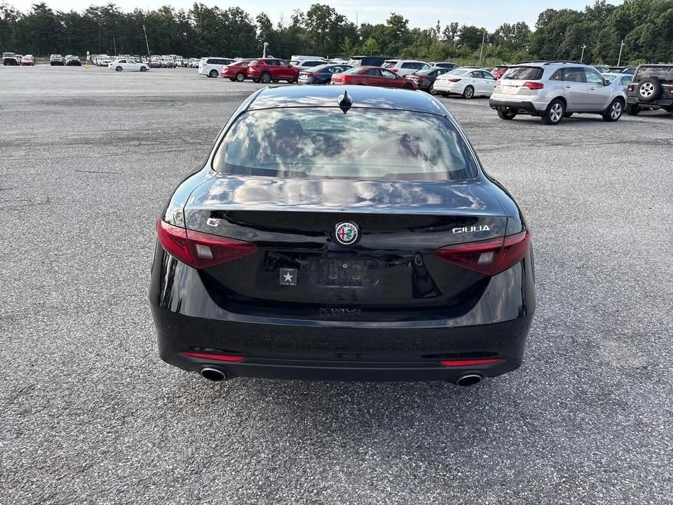 2019 Alfa Romeo Giulia - Image 14 of 20