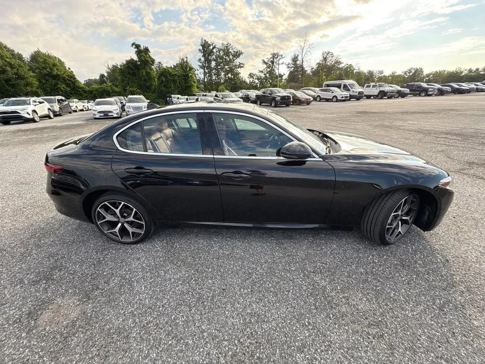 2019 Alfa Romeo Giulia - Image 16 of 20