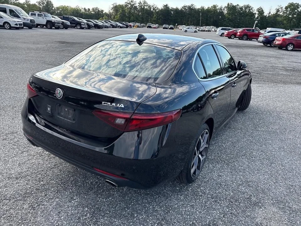 2019 Alfa Romeo Giulia - Image 5 of 20