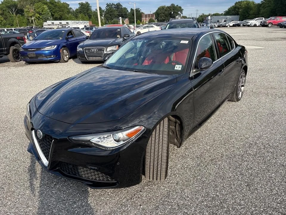 2019 Alfa Romeo Giulia - Image 11 of 20