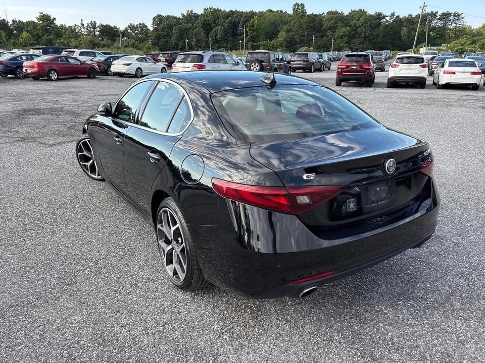 2019 Alfa Romeo Giulia - Image 13 of 20