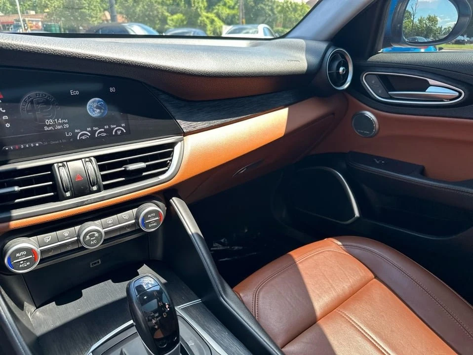 2019 Alfa Romeo Giulia - Image 14 of 20
