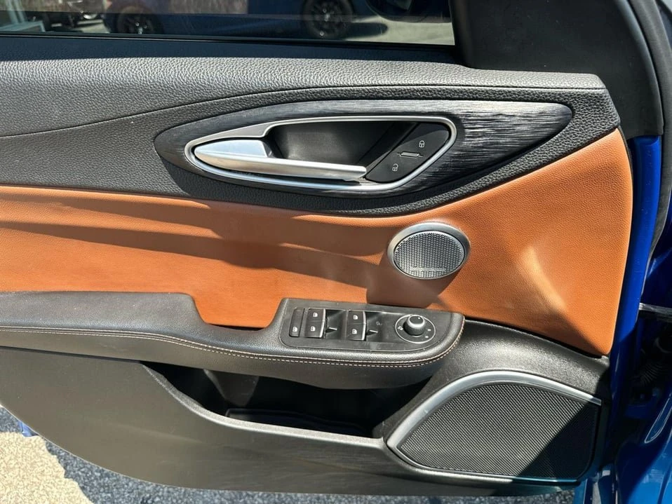 2019 Alfa Romeo Giulia - Image 15 of 20