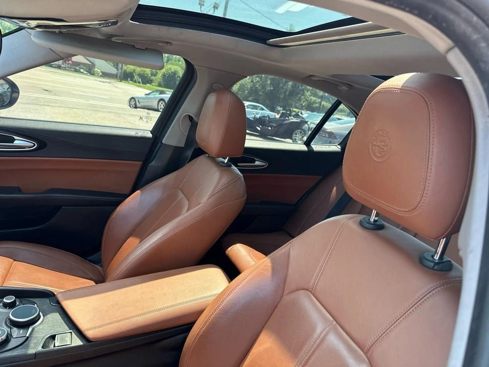 2019 Alfa Romeo Giulia - Image 10 of 20