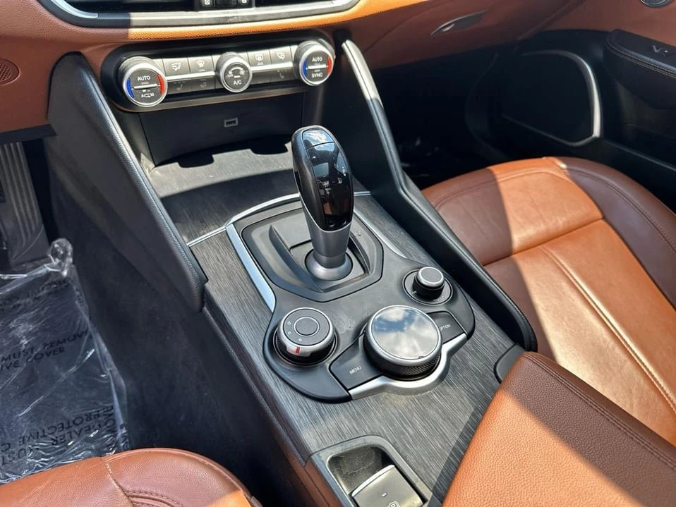 2019 Alfa Romeo Giulia - Image 13 of 20