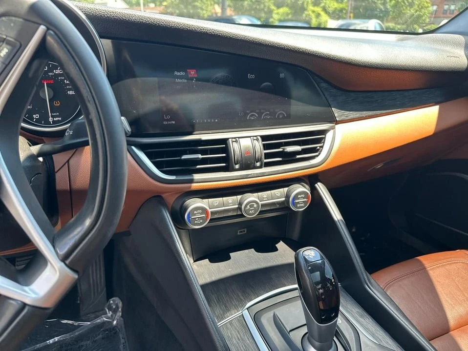 2019 Alfa Romeo Giulia - Image 12 of 20