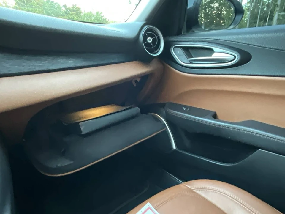2016 Alfa Romeo Giulia - Image 16 of 24