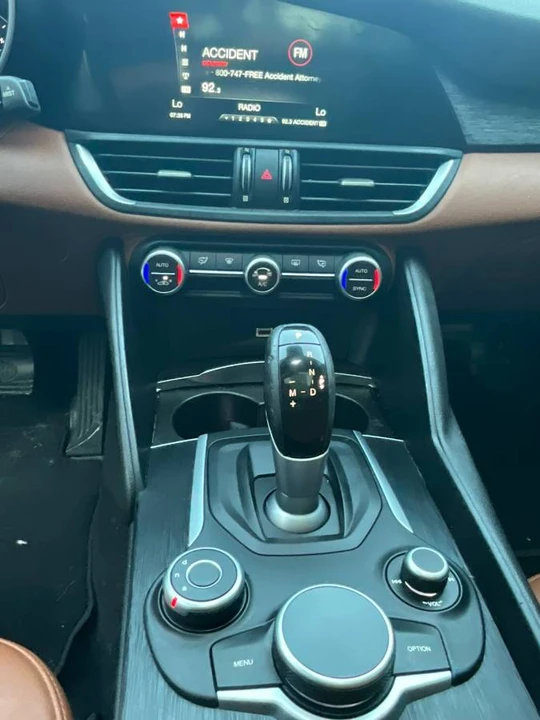 2016 Alfa Romeo Giulia - Image 13 of 24
