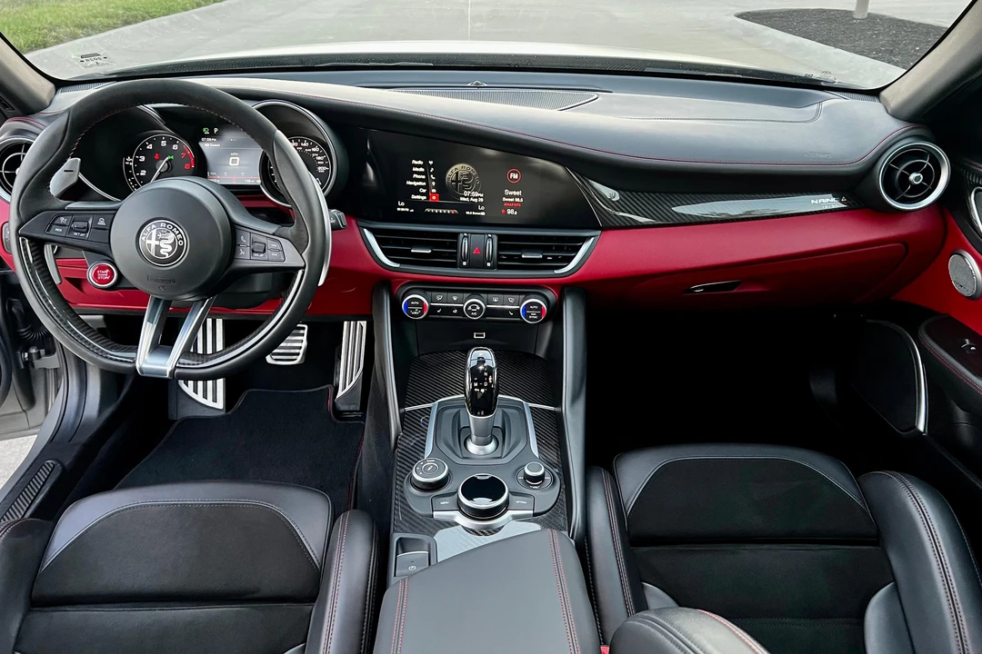 2019 Alfa Romeo Giulia Quadrifoglio - Image 27 of 28