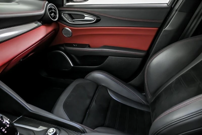 2019 Alfa Romeo - Image 30 of 30