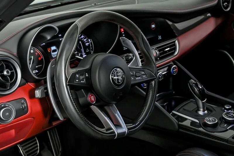 2019 Alfa Romeo - Image 21 of 30