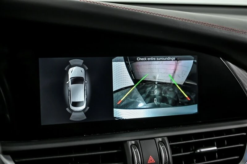 2019 Alfa Romeo - Image 27 of 30