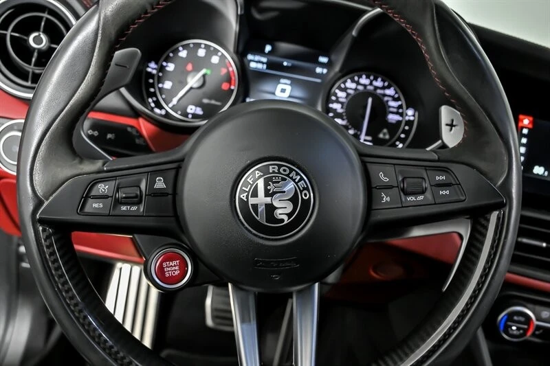 2019 Alfa Romeo - Image 24 of 30