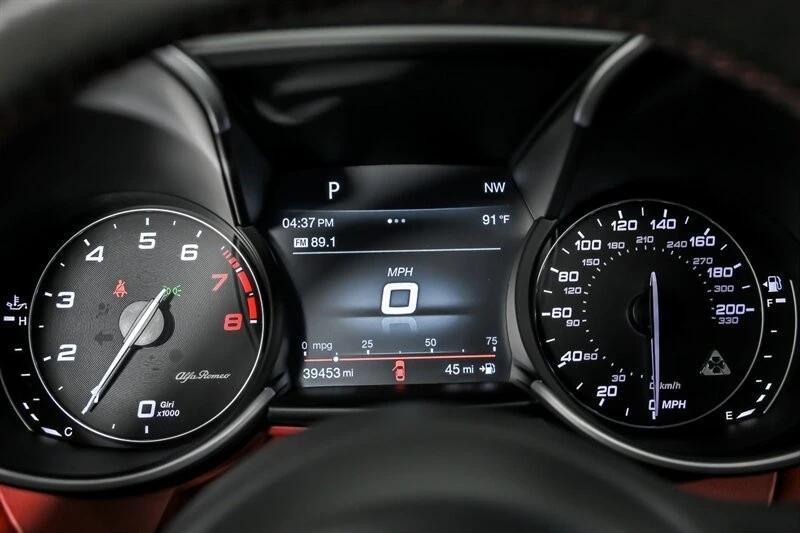 2019 Alfa Romeo - Image 23 of 30