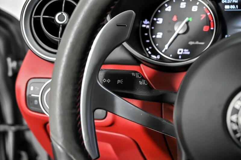 2019 Alfa Romeo - Image 25 of 30