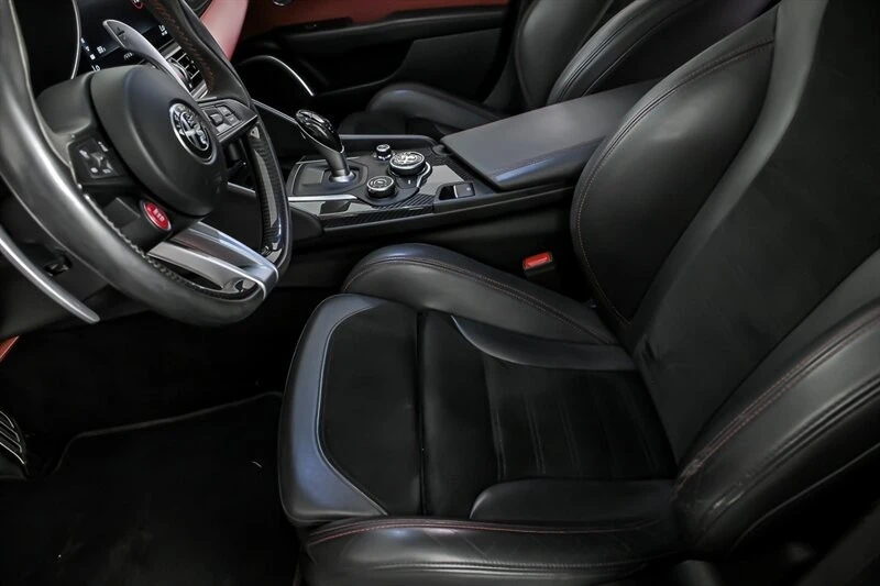 2019 Alfa Romeo - Image 18 of 30