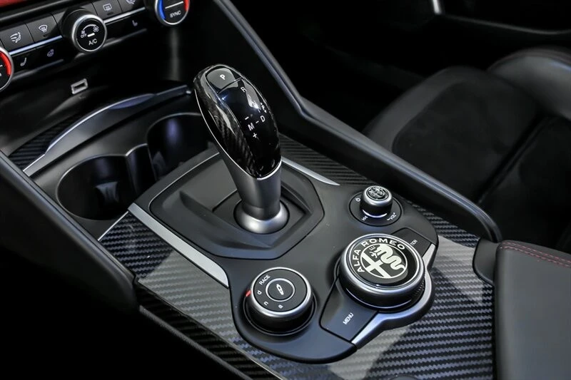 2019 Alfa Romeo - Image 29 of 30