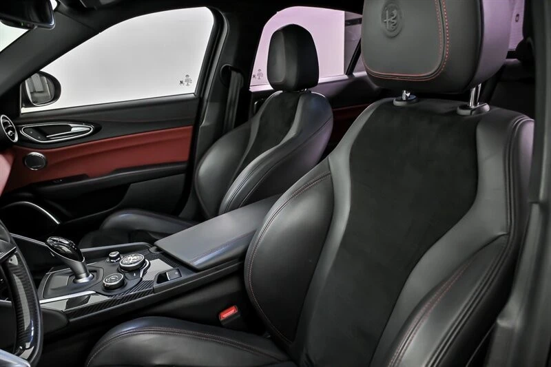 2019 Alfa Romeo - Image 19 of 30