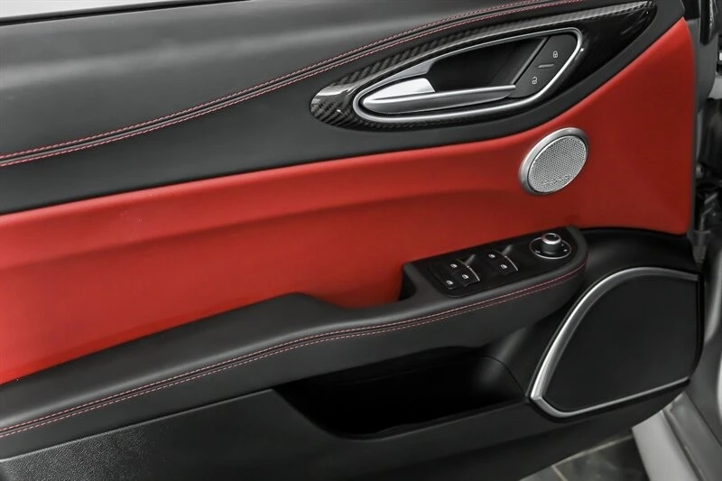 2019 Alfa Romeo - Image 15 of 30